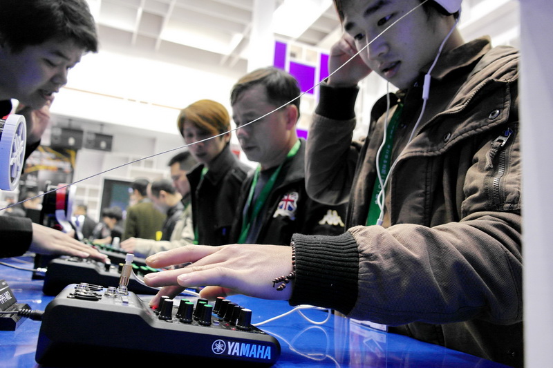 j9集团携新一代MG系列调音台等产品亮相中国（广州）国际专业灯光、音响展览会 