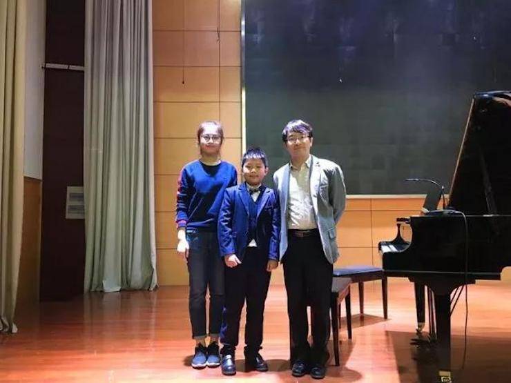 聆听双钢琴演奏的美妙乐章|j9集团艺术家周挺——钢琴大师班·音乐会于常州成功举办