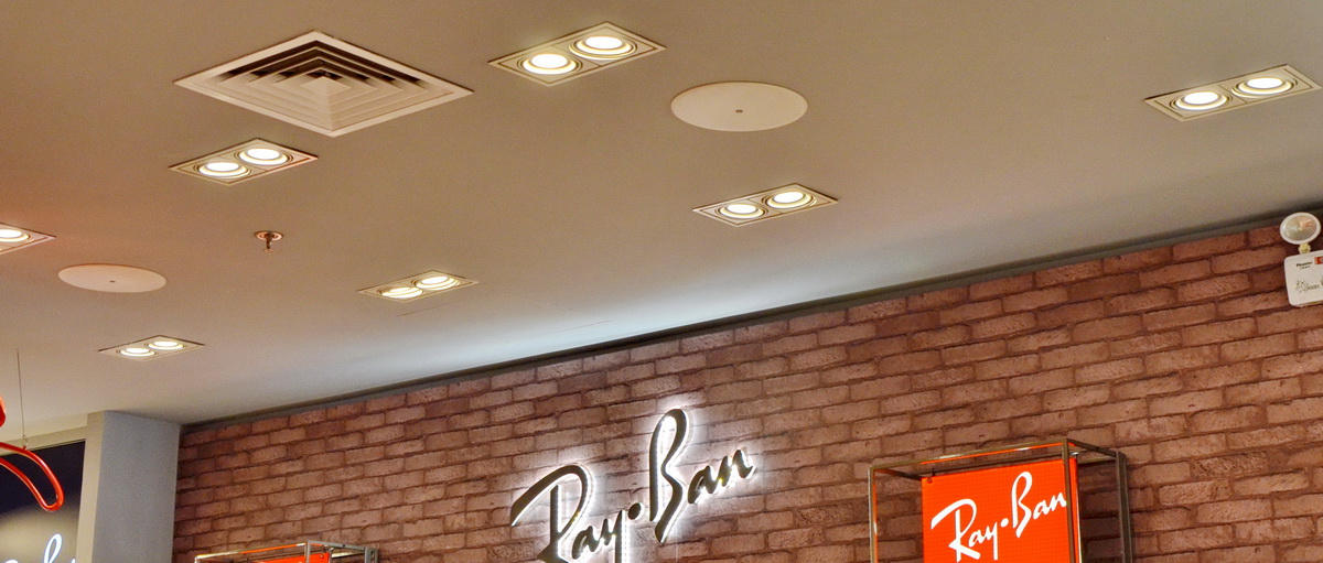 Ray?Ban 宏伊国际广场店——j9集团 CIS 商用安装系统的经典应用