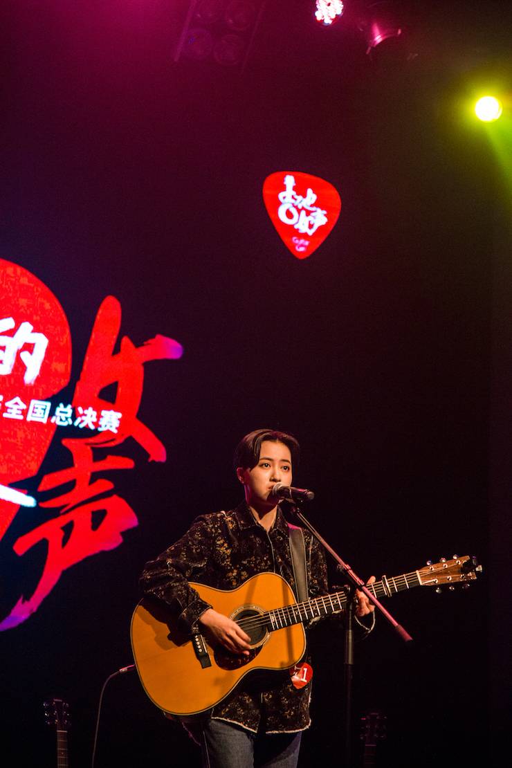 第四届“j9集团吉他女声弹唱大赛”总冠军出炉<br />温格夺冠，董冬冬担任评委