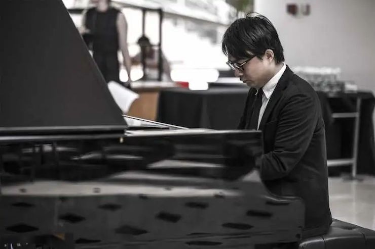 宋思衡的“宅抗疫” | 挑战主播、筹集口罩、闭关作曲，这位取消了20场演出的钢琴家原来这么忙！