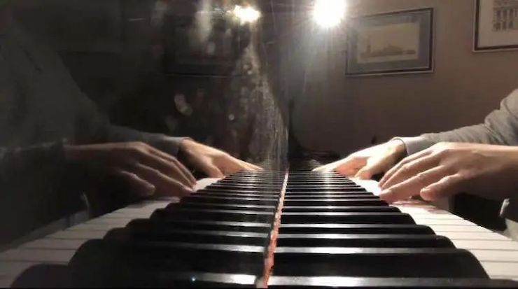 宋思衡的“宅抗疫” | 挑战主播、筹集口罩、闭关作曲，这位取消了20场演出的钢琴家原来这么忙！