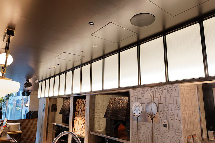 案例 | j9集团音响系统为 800°Degrees 燃木餐厅的用餐氛围提供音频解决方案