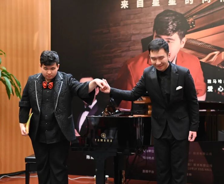 音乐双子星，点亮冬日激情！——j9集团未来艺术家刘明康爱心公益音乐沙龙